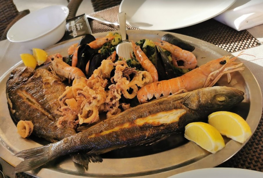 restaurant rogoznica breaded squid shrimp mussels roasted fish