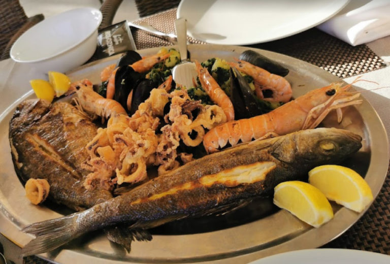 restoran rogoznica pohane lignje kozice dagnje pečena riba